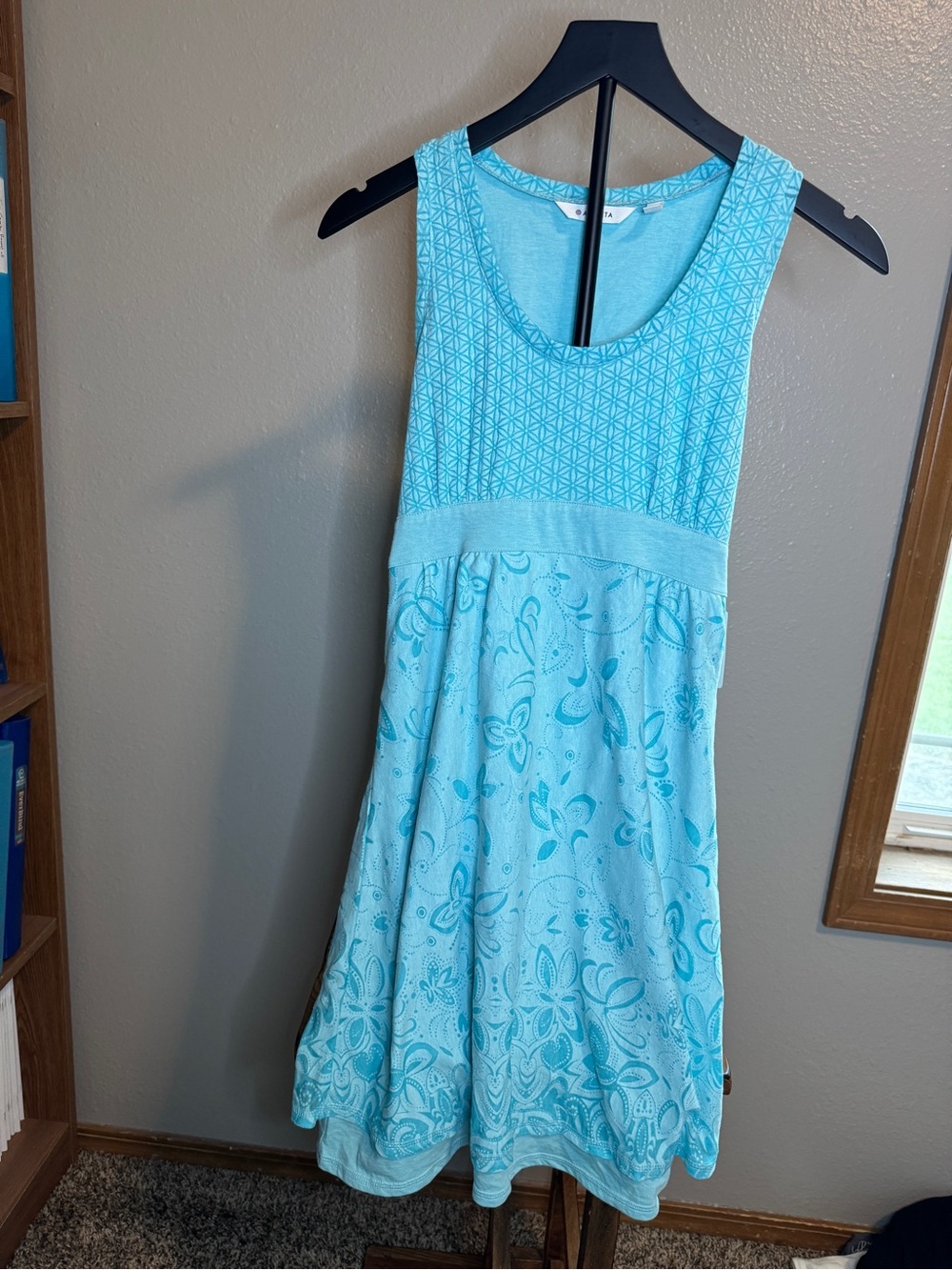 Athleta Women’s Light Aqua Sleeveless Top